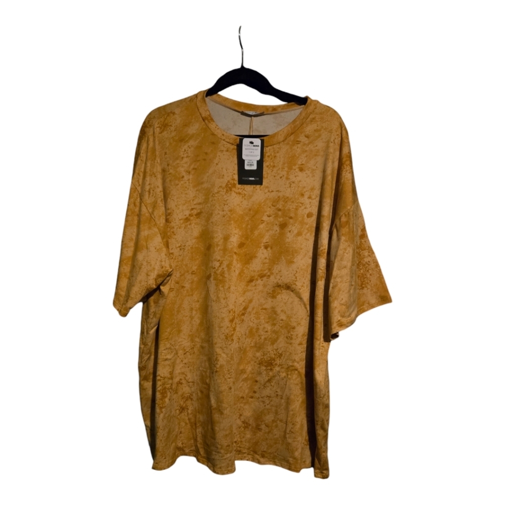 New tee shirt size 2x color gold print